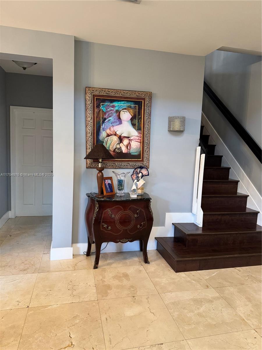 VINTAGE ESTATES - Residential