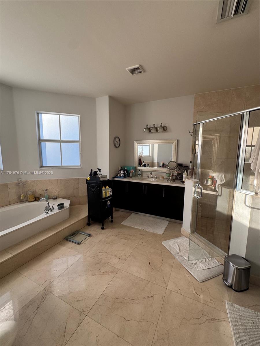 VINTAGE ESTATES - Residential