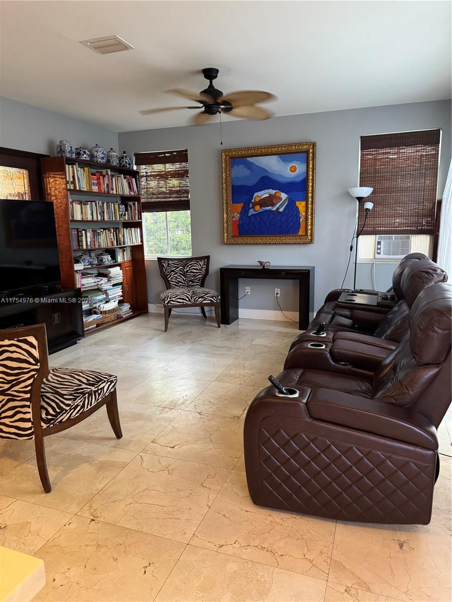VINTAGE ESTATES - Residential