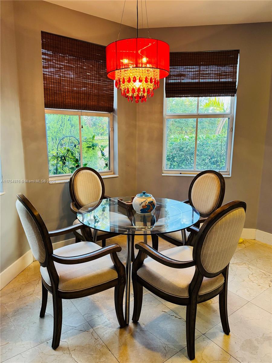 VINTAGE ESTATES - Residential