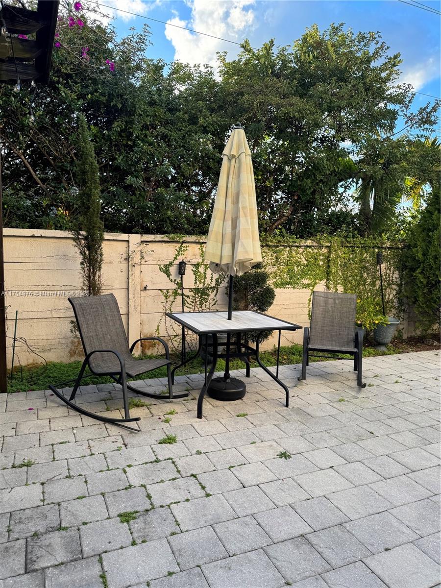 VINTAGE ESTATES - Residential