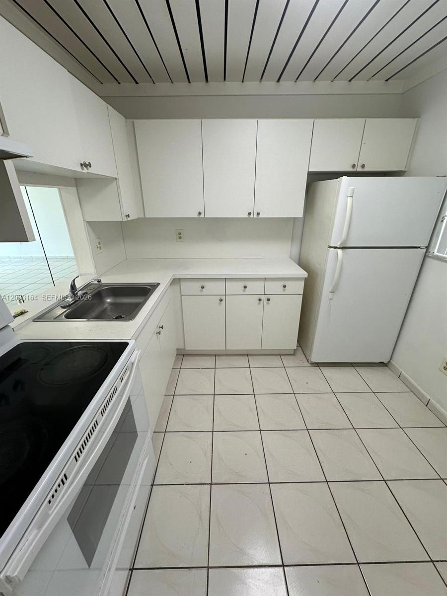 BROOKFIELD SQUARE CONDO - Residential Lease