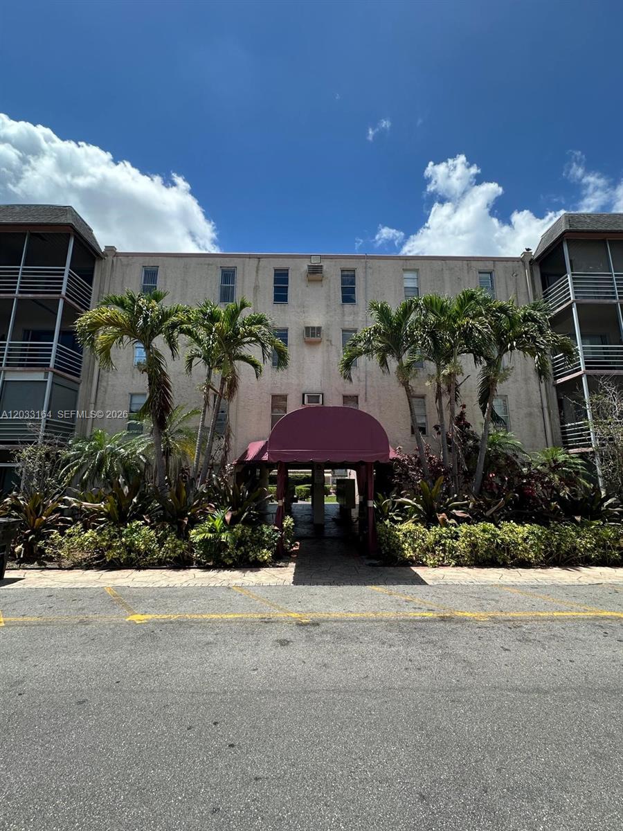 Great 2 bed 1 bath in Lauderhill.