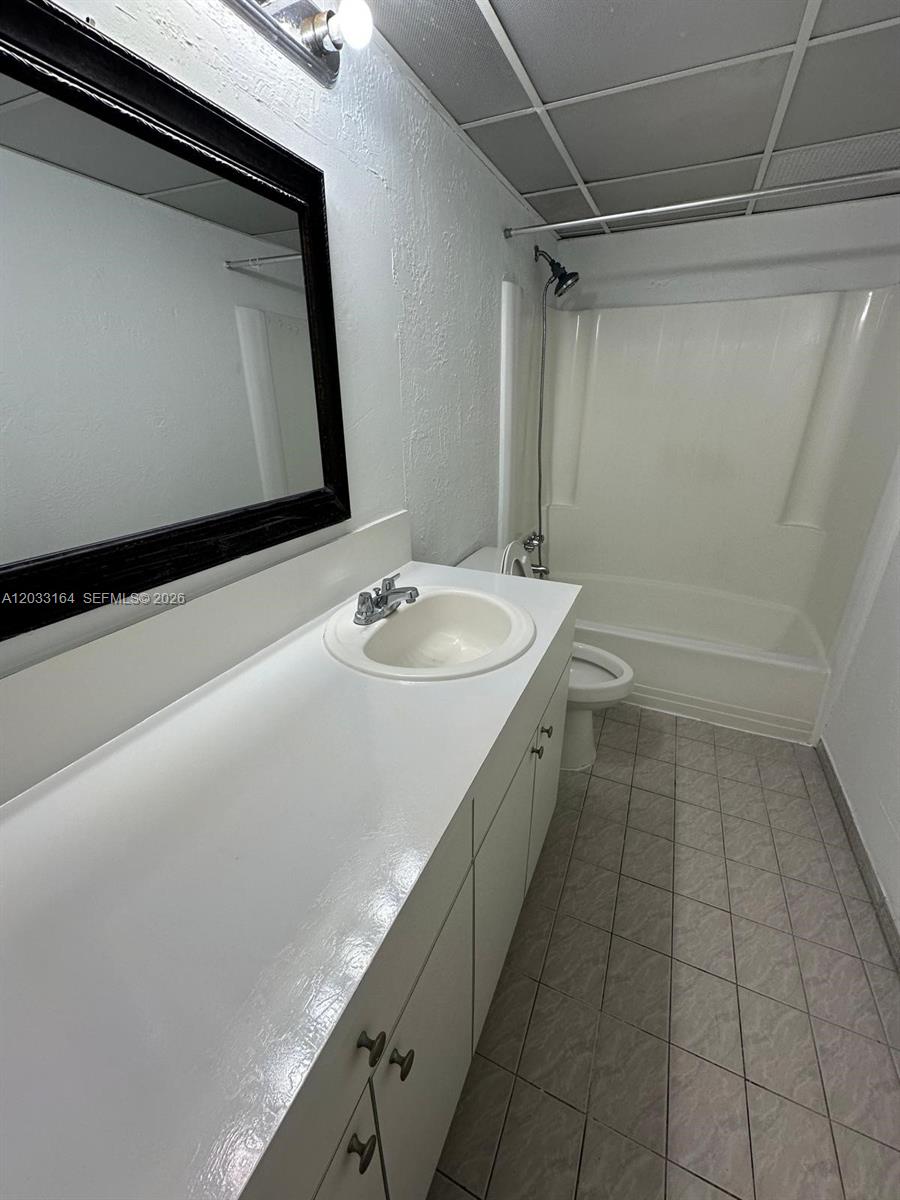 BROOKFIELD SQUARE CONDO - Residential Lease