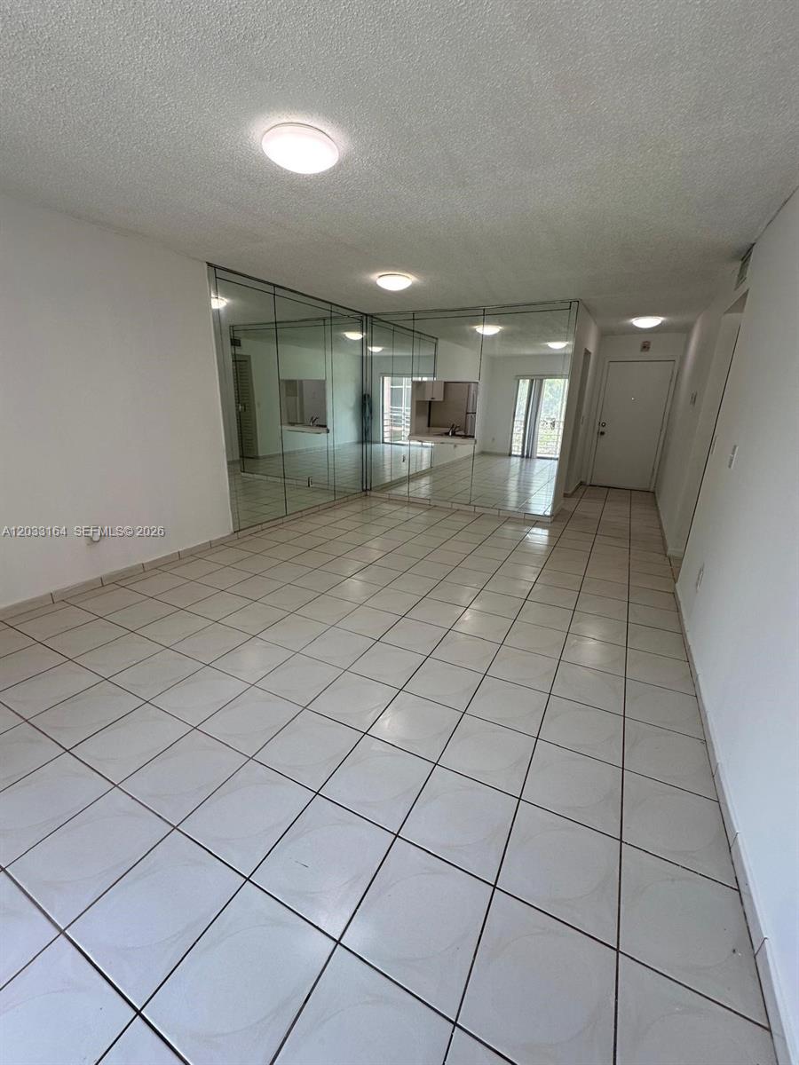 BROOKFIELD SQUARE CONDO - Residential Lease