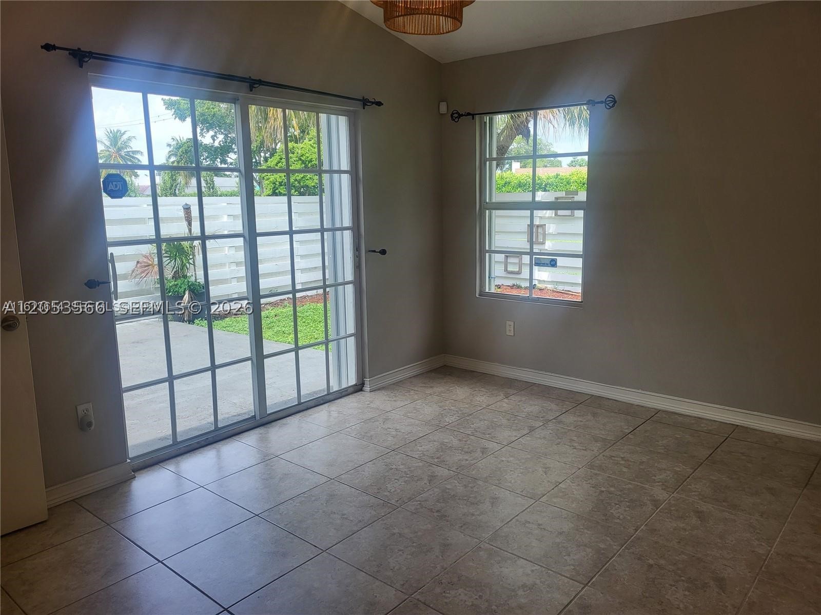 COUNTRY WALK TOWNHOUSES S - Residential Lease
