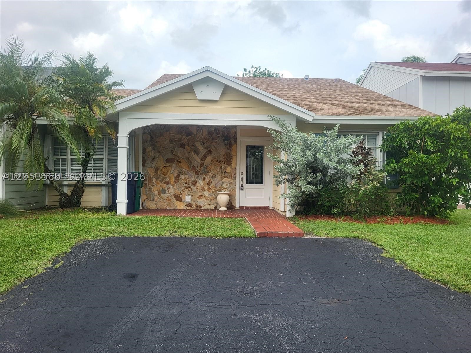 Home Sweet Home! Spacious 2/2, townhouse features include washer/dryer, remodeled kitchen, tiled.  Enjoy a generous floor plan with ample natural light throughout.  Large master suite with walk in closet. Fenced patio area ideal for gatherings. Access to community pool and clubhouse.  Rent includes front yard maintenance.  Pet friendly.
***AVAILABLE SEPT 3****