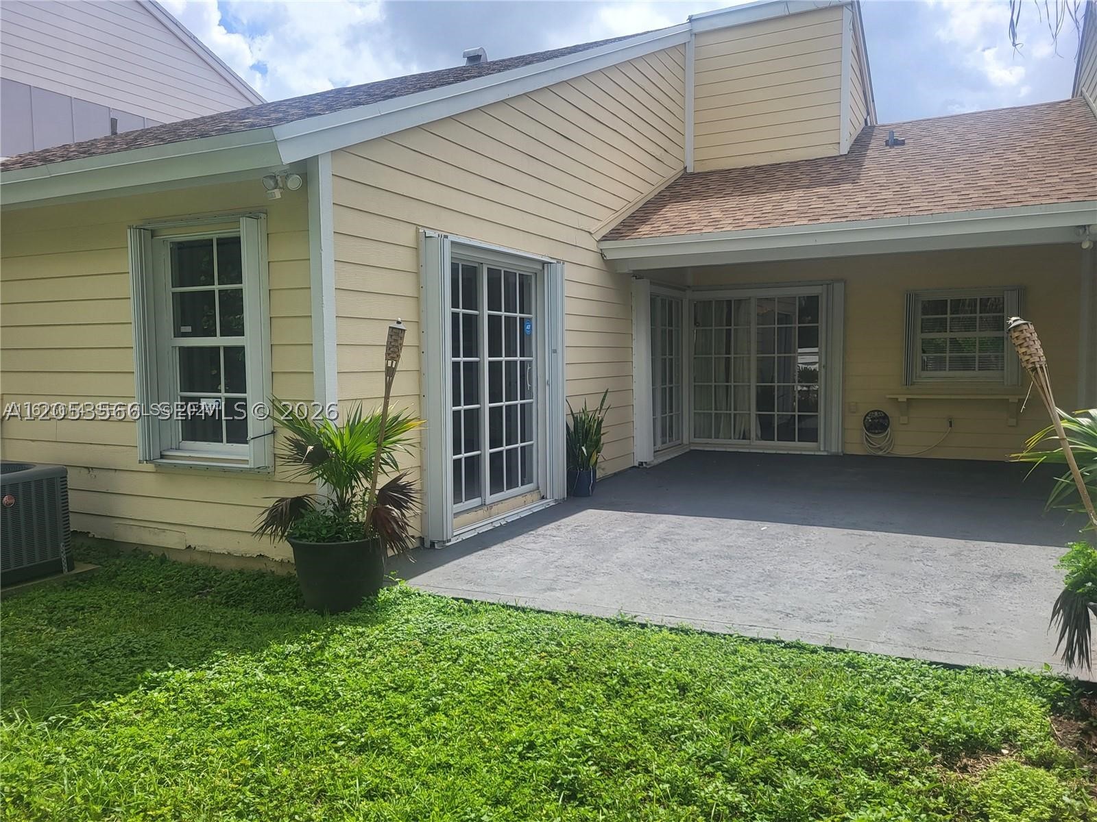 COUNTRY WALK TOWNHOUSES S - Residential Lease