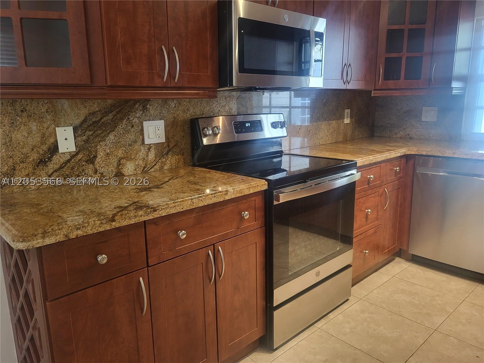 COUNTRY WALK TOWNHOUSES S - Residential Lease