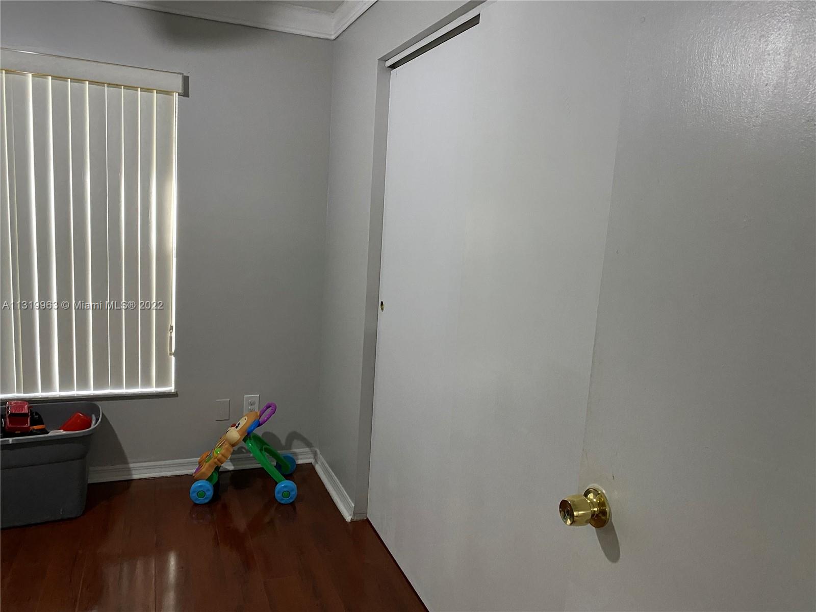 HYDE PARK FIRST SEC - Residential