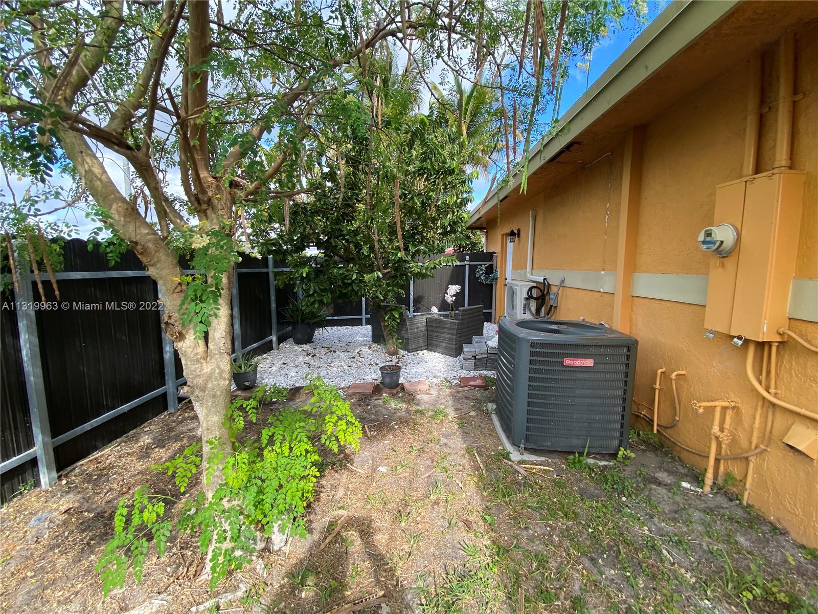 HYDE PARK FIRST SEC - Residential