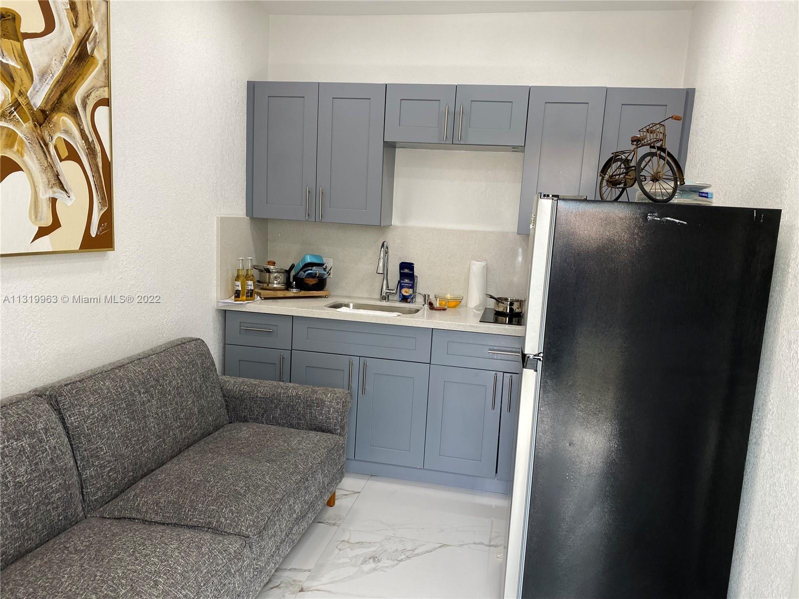 HYDE PARK FIRST SEC - Residential