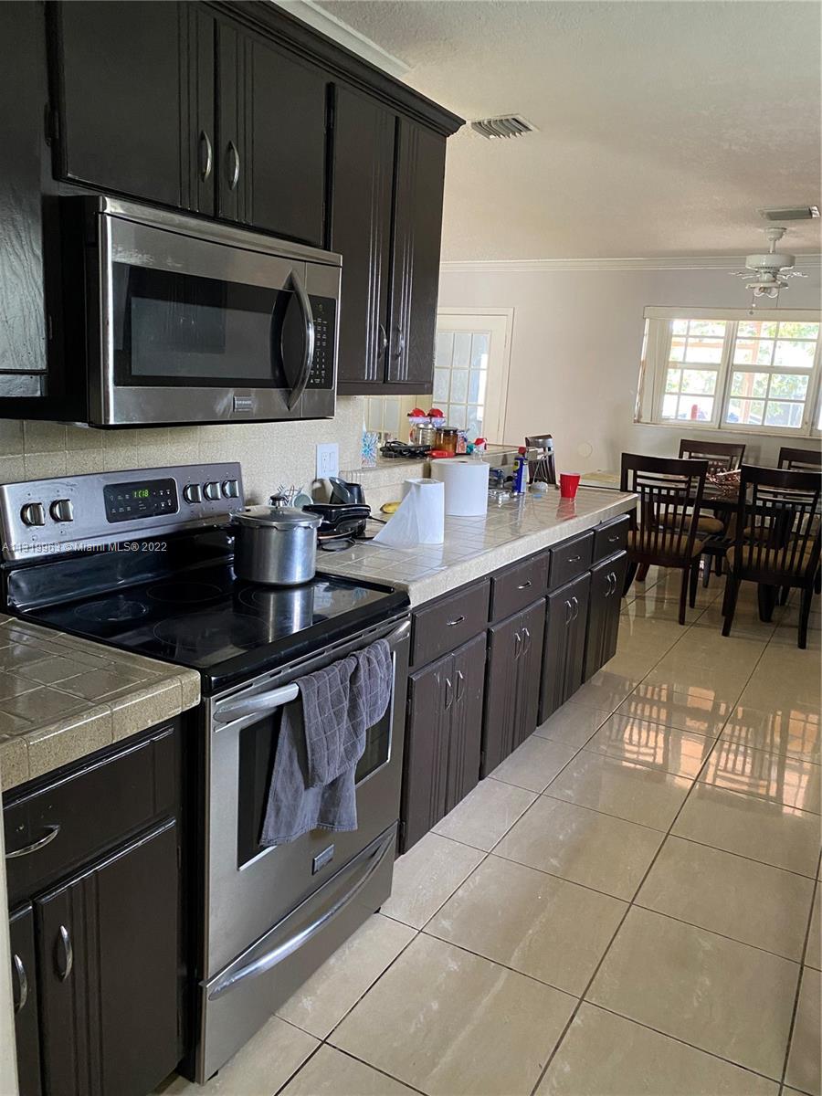 HYDE PARK FIRST SEC - Residential