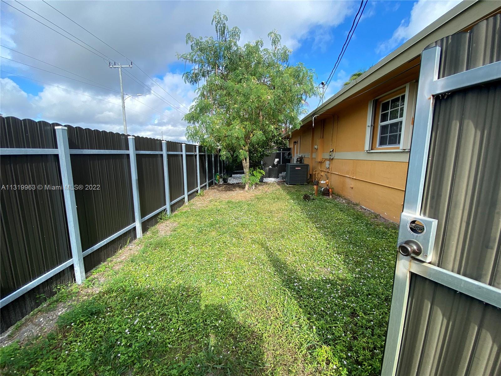 HYDE PARK FIRST SEC - Residential