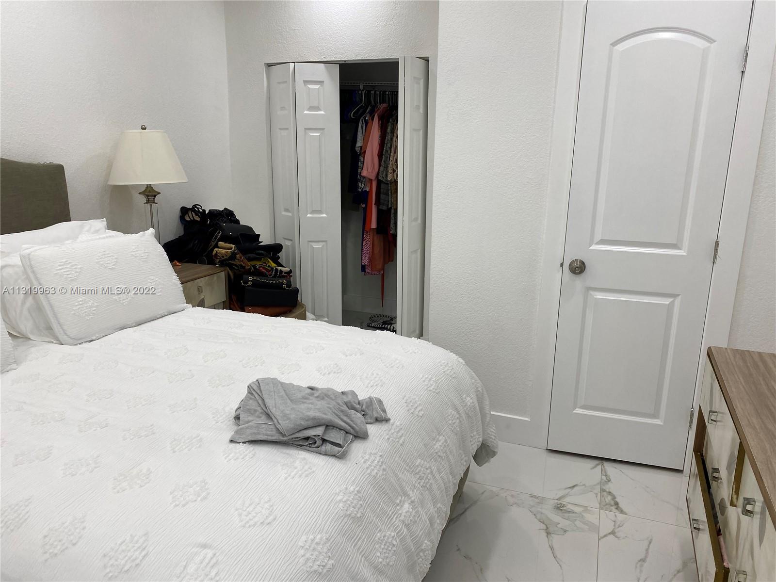 HYDE PARK FIRST SEC - Residential