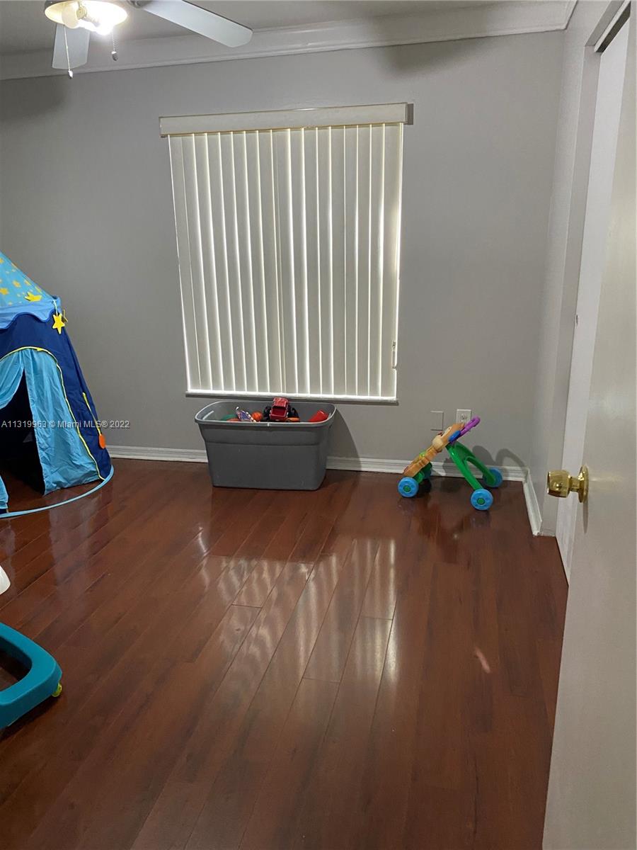 HYDE PARK FIRST SEC - Residential