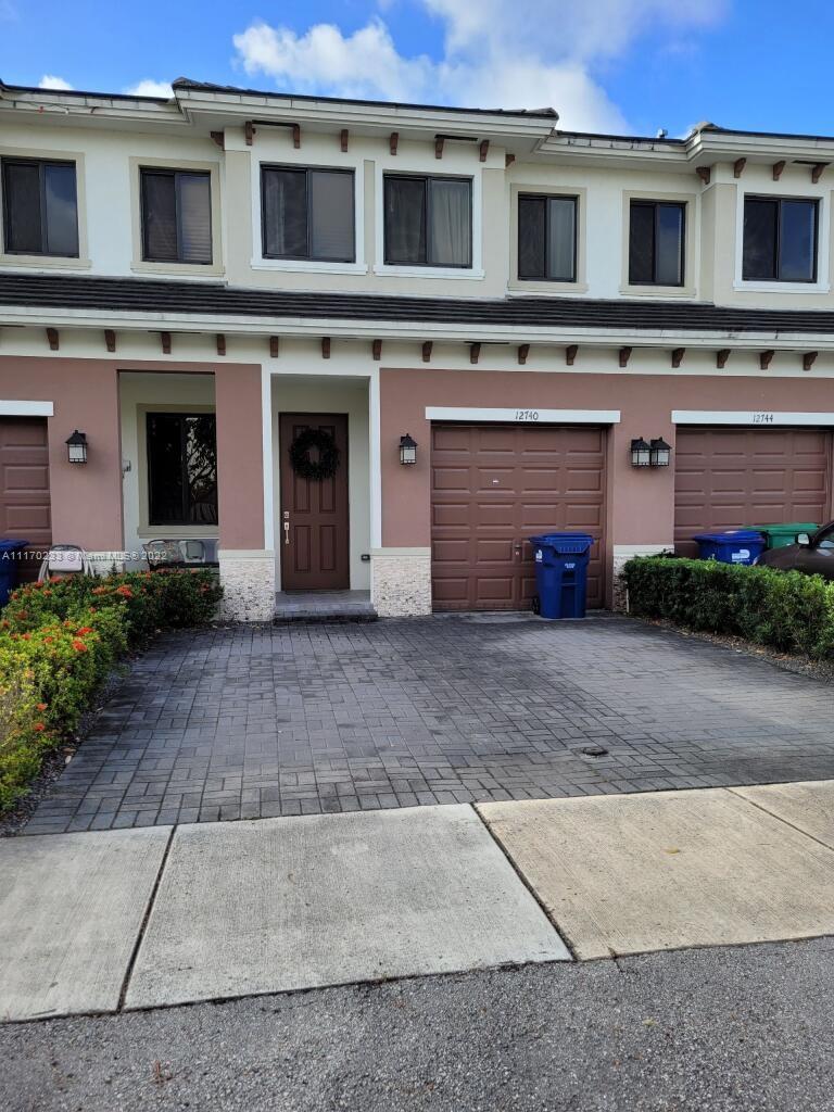 Great location! Comfortable 3/2.5 townhome in great conditions. The 1st floor has tiles, 1 powder room, an ample kitchen with stainless steel appliances, fenced and partially tiled yard, one car garage with additional spaces and storage room, plus additional parking in front of the unit. All the rooms have carpet and are upstairs, two of them have walking closets, the W/D is upstairs, too. Has easy access to highways, excellent schools, shopping centers, and restaurants.