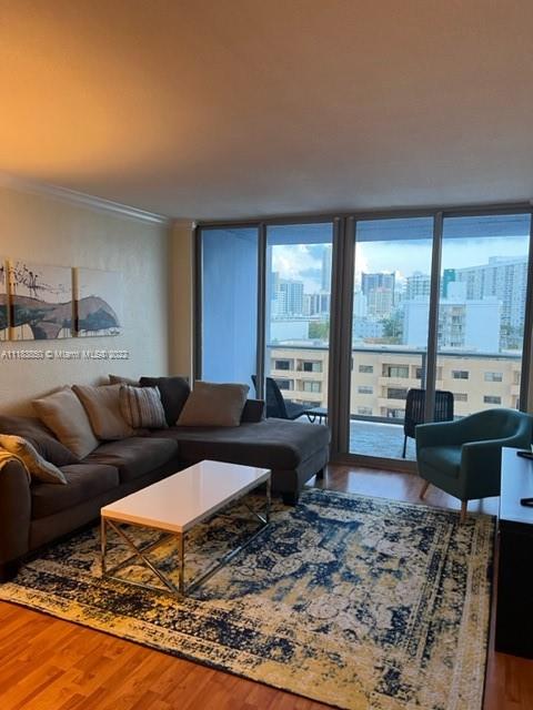 401 BLU OF NORTH BEACH CO - Residential Lease