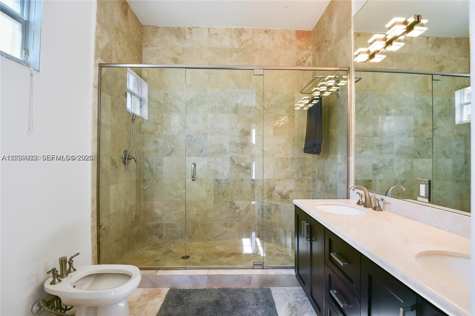 SHORELINE CONDO - Residential Lease