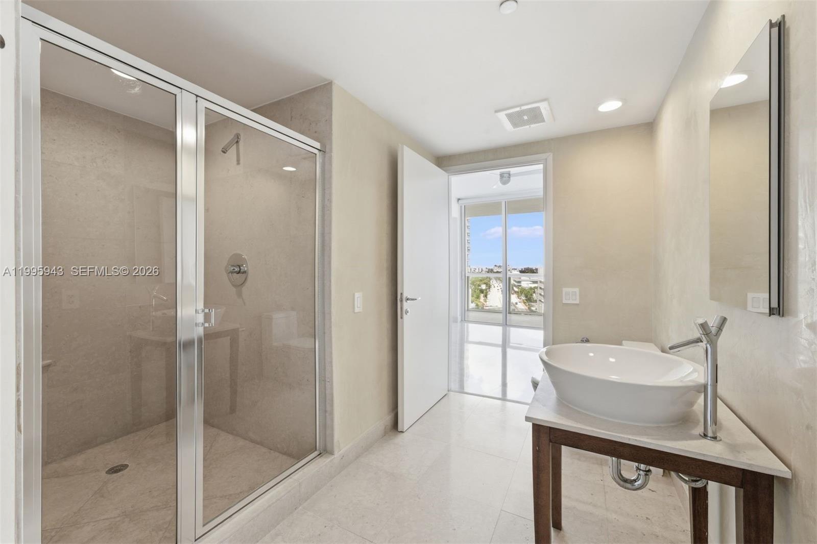 ICON CONDO - Residential