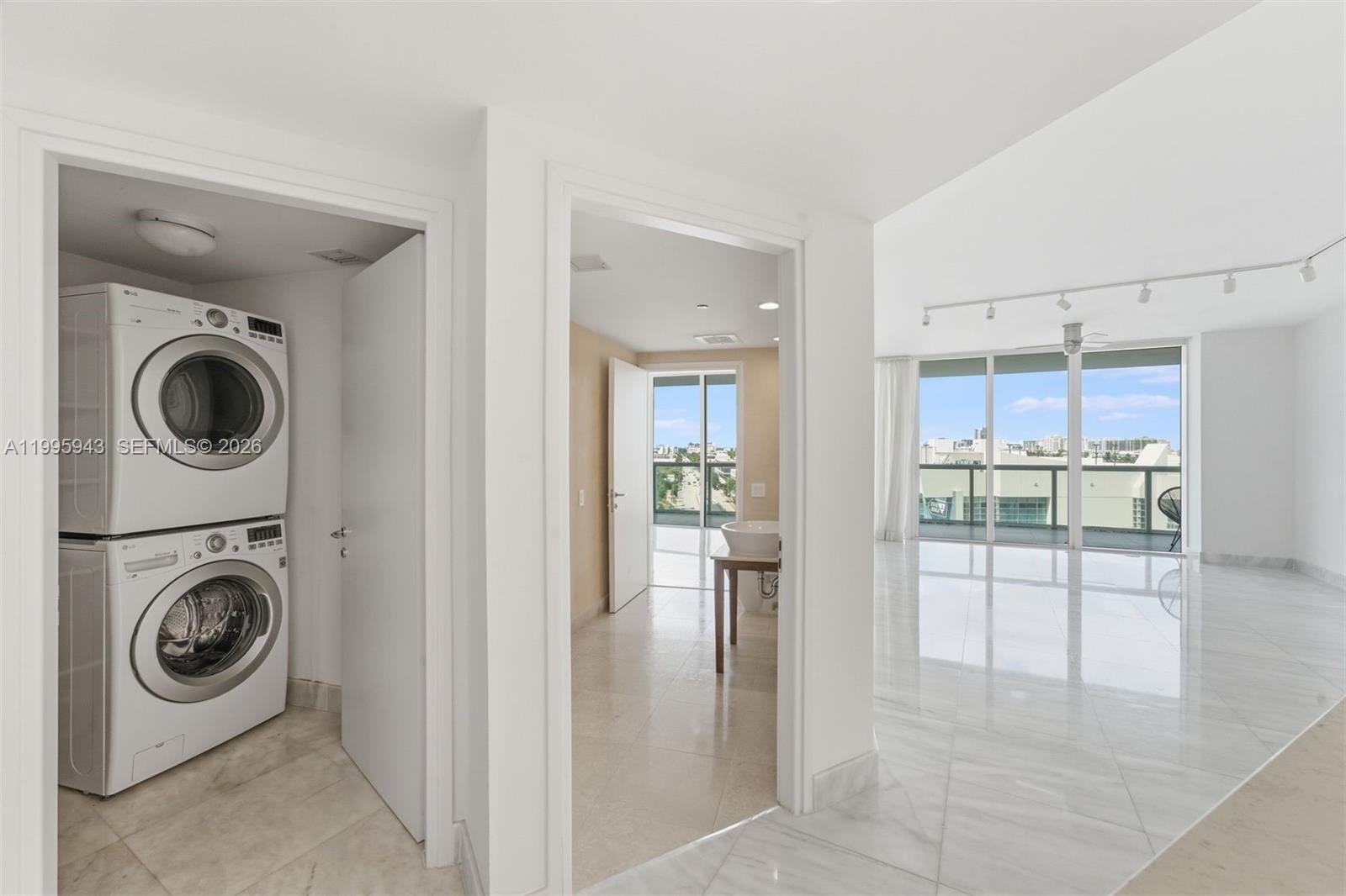 ICON CONDO - Residential