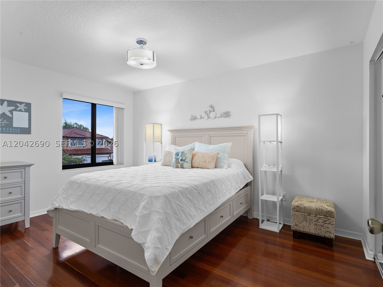OAK CREEK - Residential