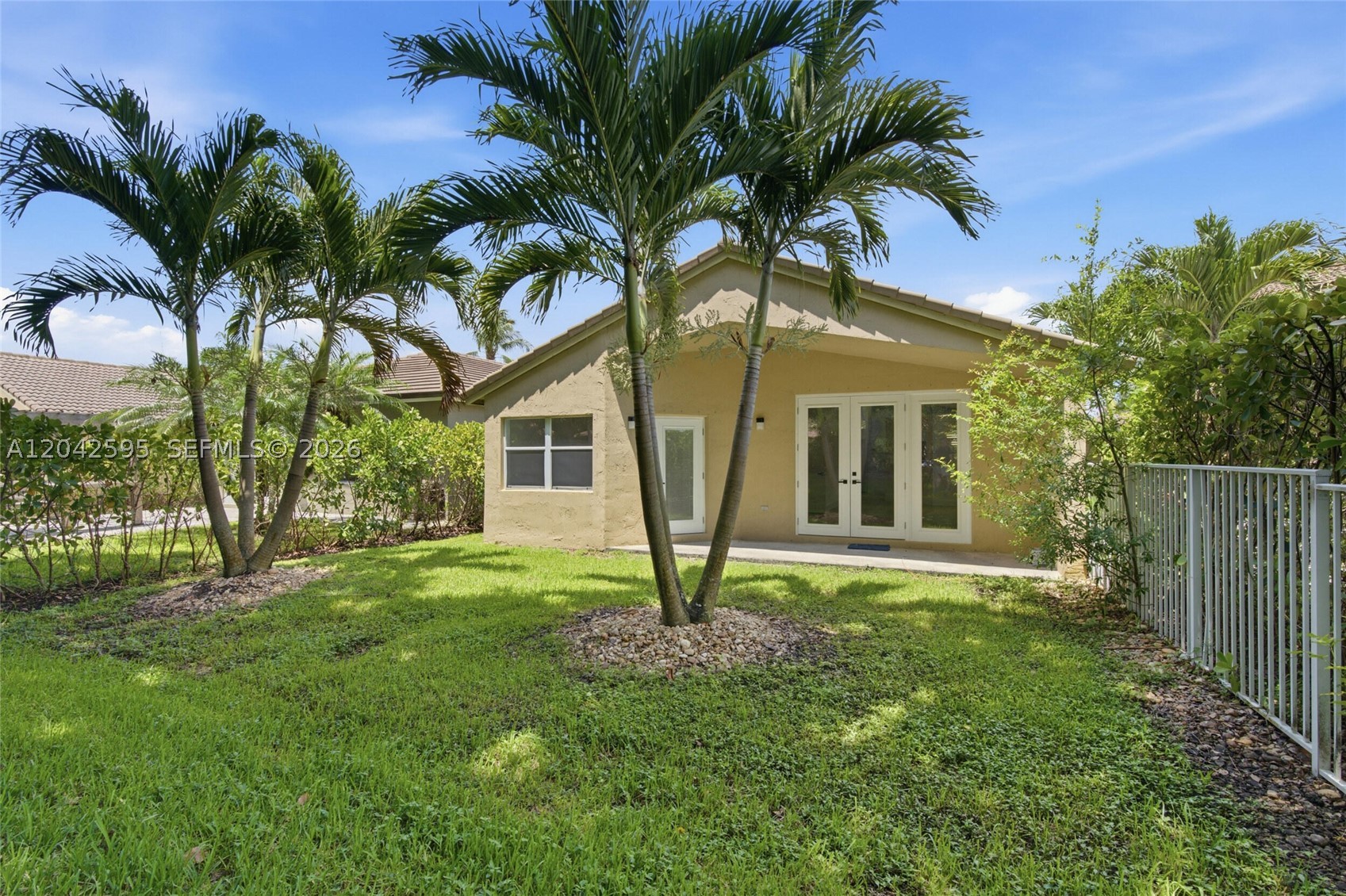 SAPPHIRE SHORES-SAPPHIRE S - Residential
