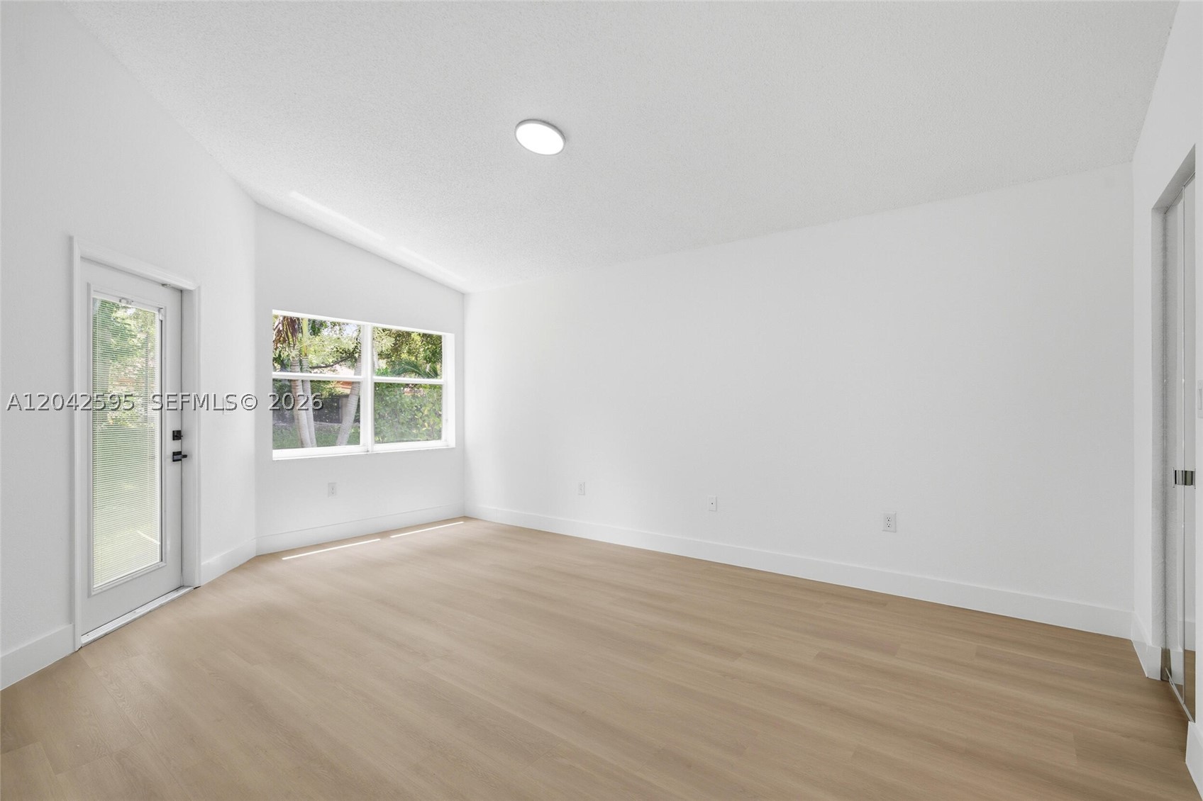 SAPPHIRE SHORES-SAPPHIRE S - Residential
