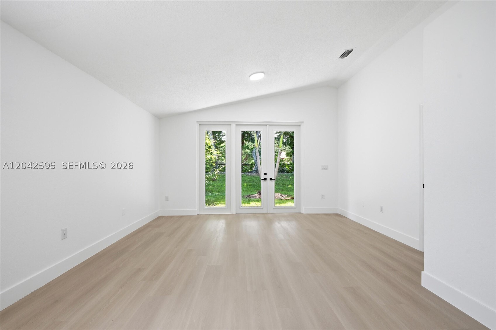 SAPPHIRE SHORES-SAPPHIRE S - Residential