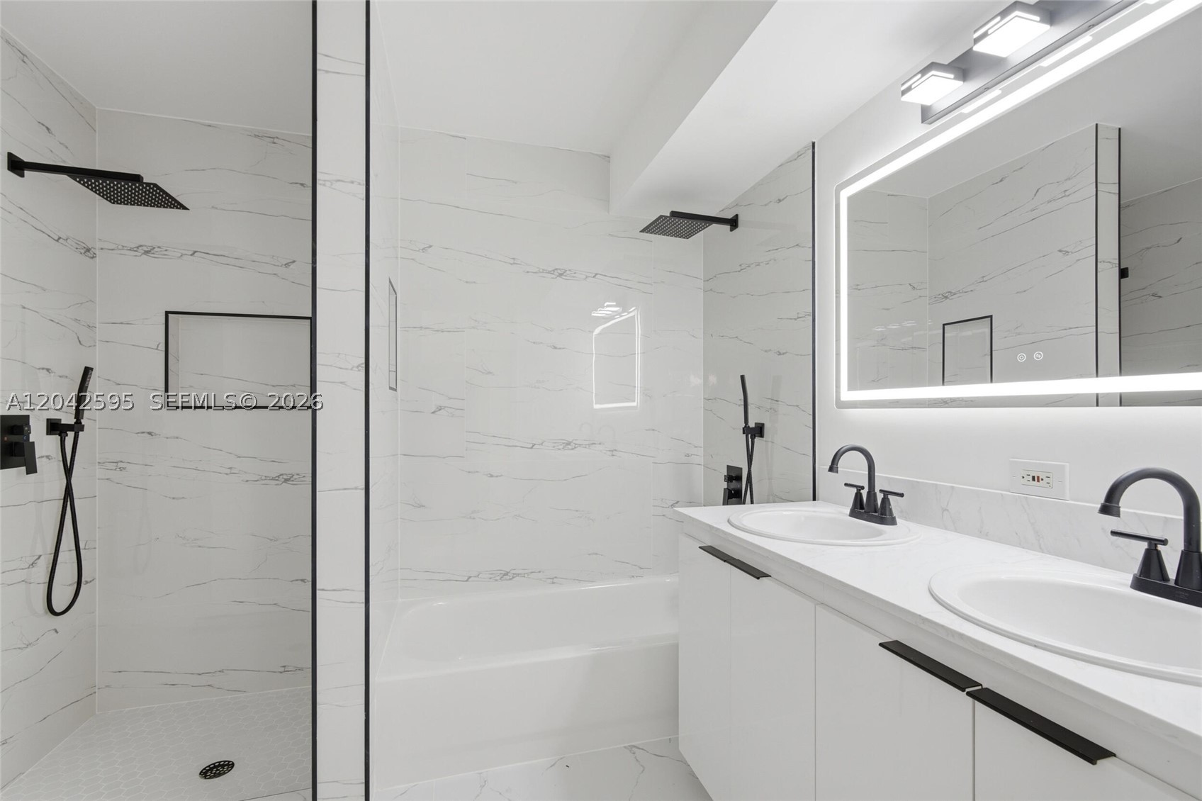 SAPPHIRE SHORES-SAPPHIRE S - Residential