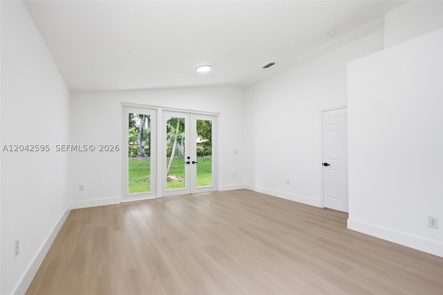 SAPPHIRE SHORES-SAPPHIRE S - Residential