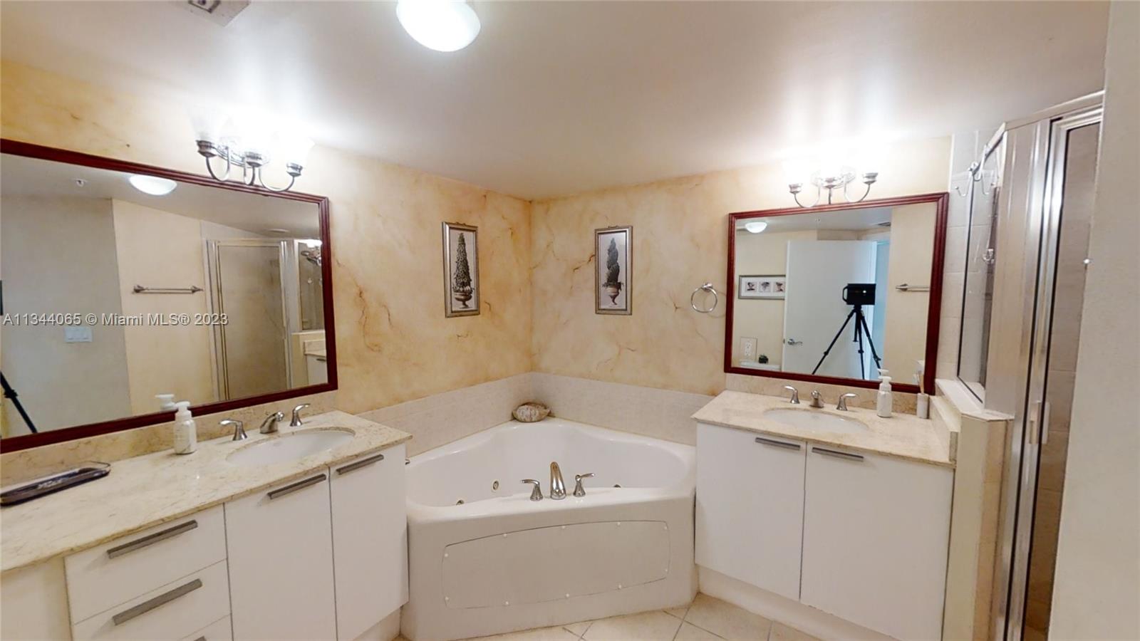 LA PERLA CONDO - Residential Lease