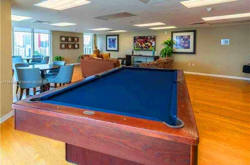 LA PERLA CONDO - Residential Lease