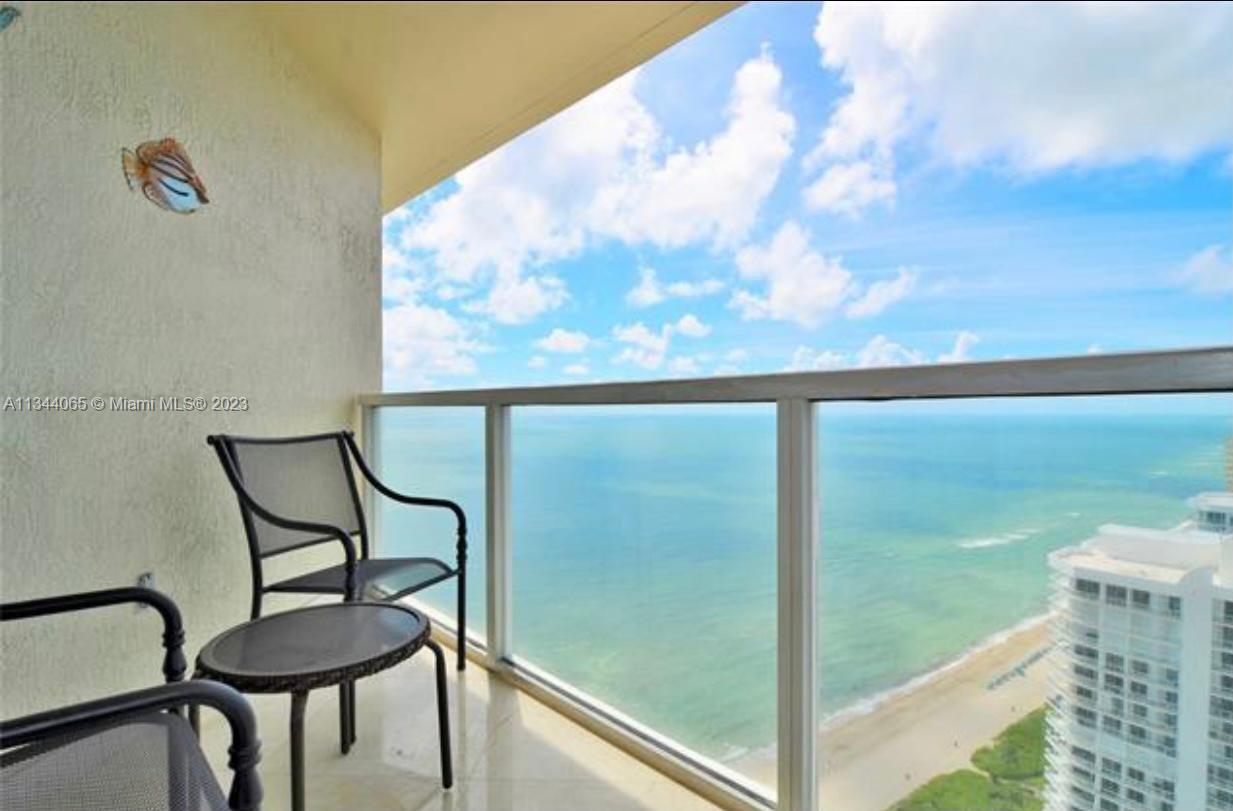 LA PERLA CONDO - Residential Lease