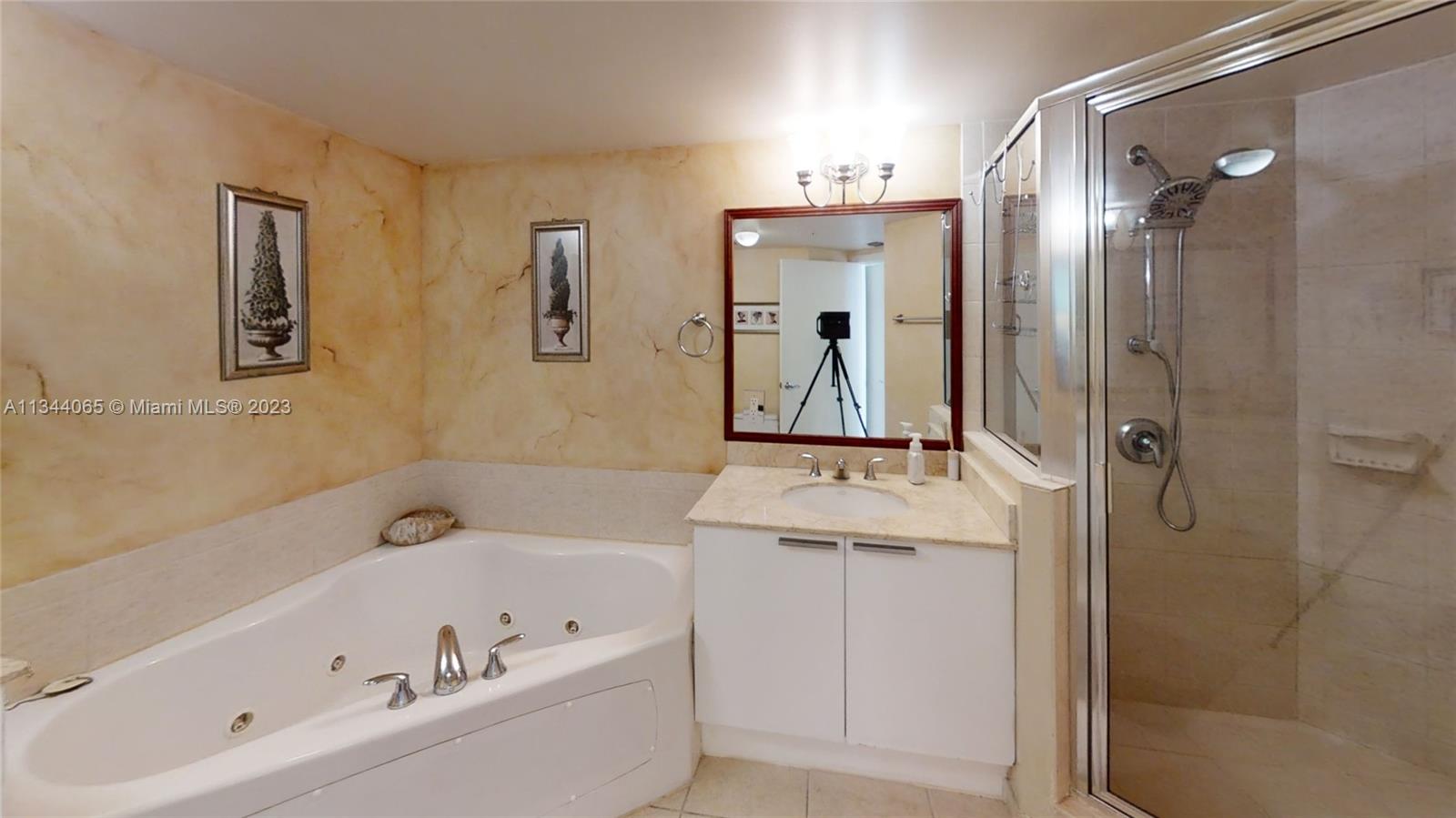 LA PERLA CONDO - Residential Lease