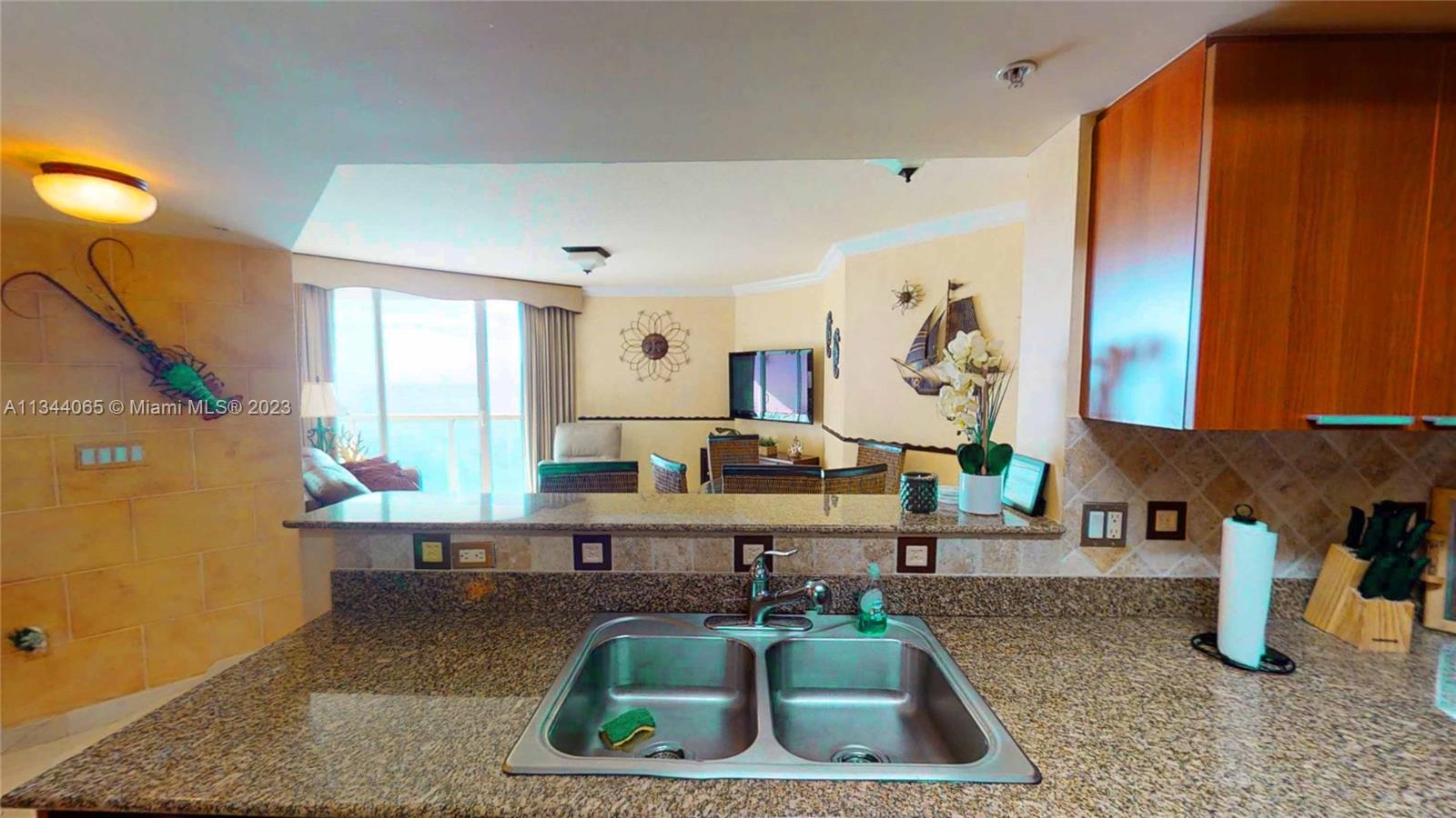 LA PERLA CONDO - Residential Lease