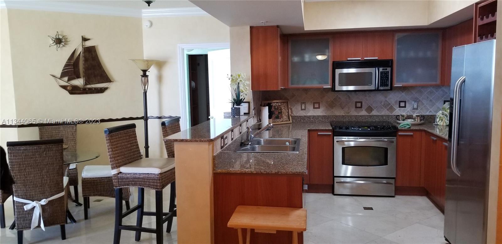 LA PERLA CONDO - Residential Lease