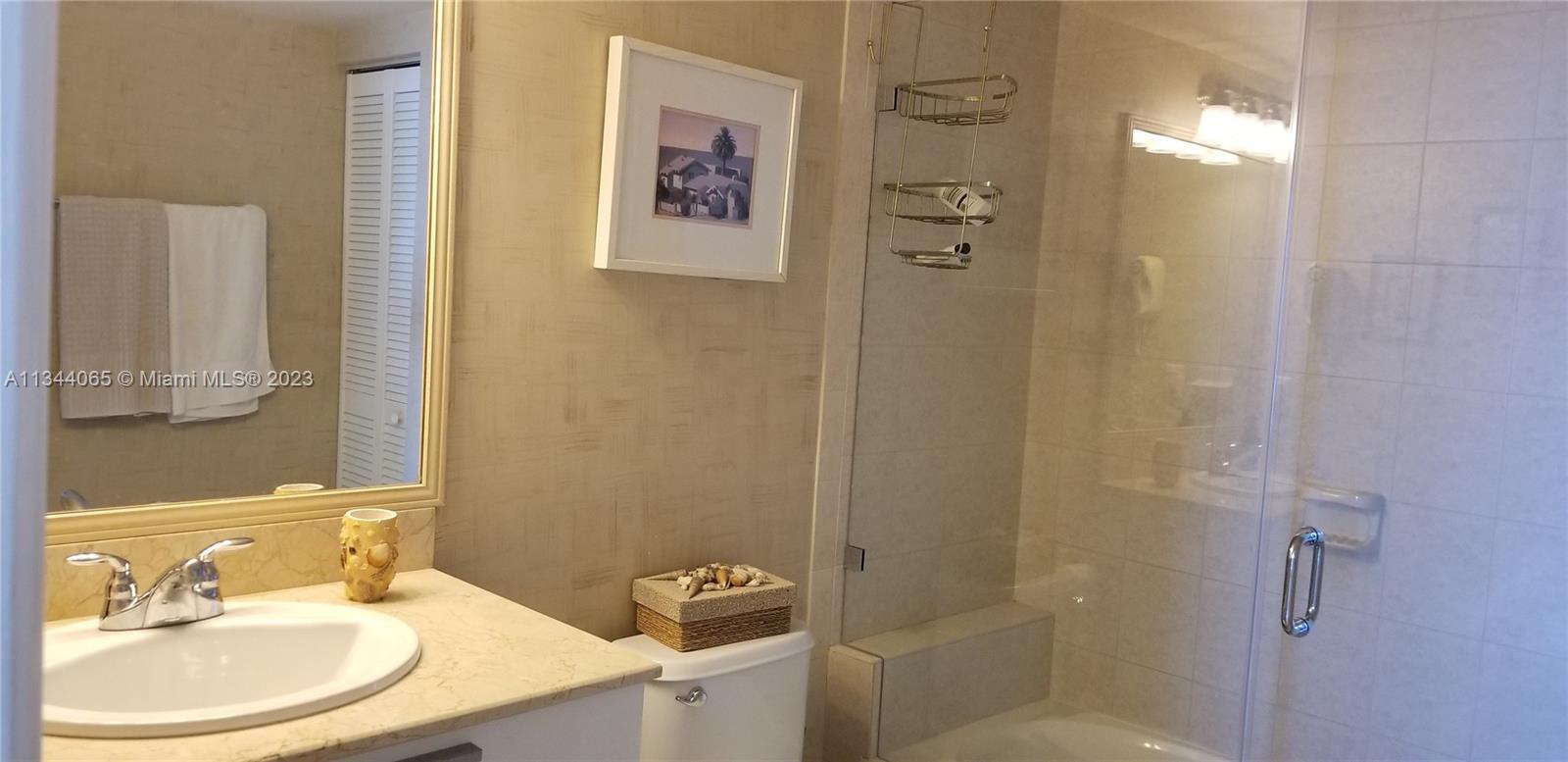 LA PERLA CONDO - Residential Lease