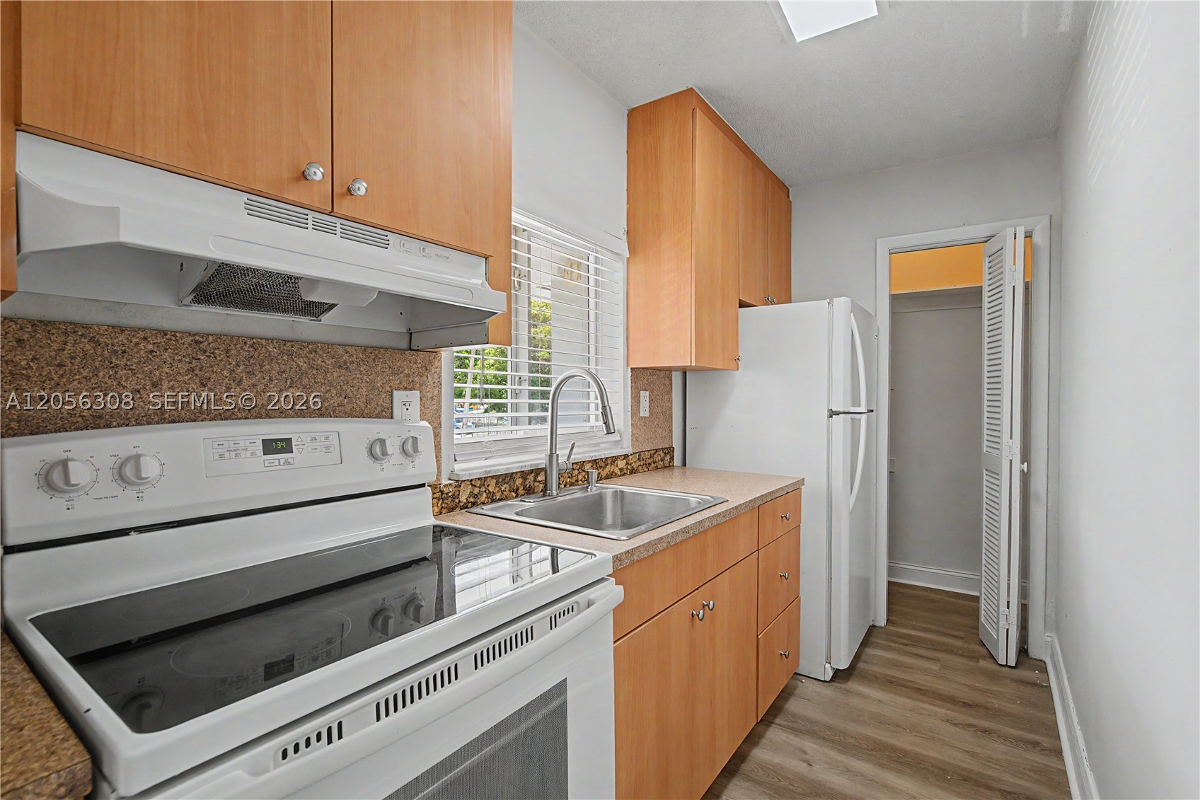 LAWRENCE ESTATES LAND COS - Residential Lease