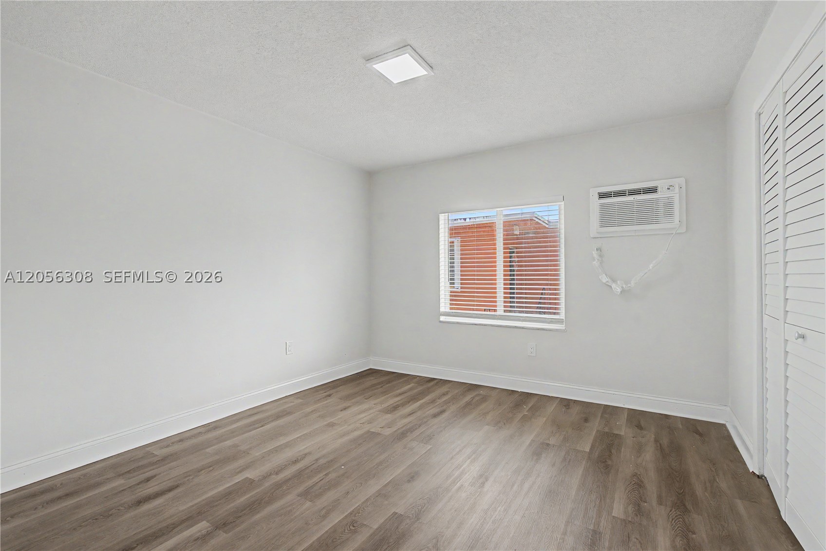 LAWRENCE ESTATES LAND COS - Residential Lease