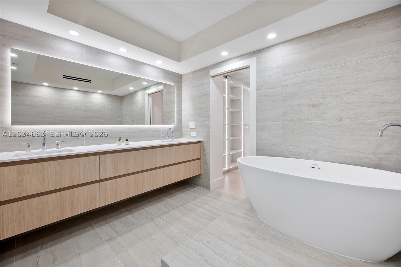 TURNBERRY TOWERS CONDO - Residential