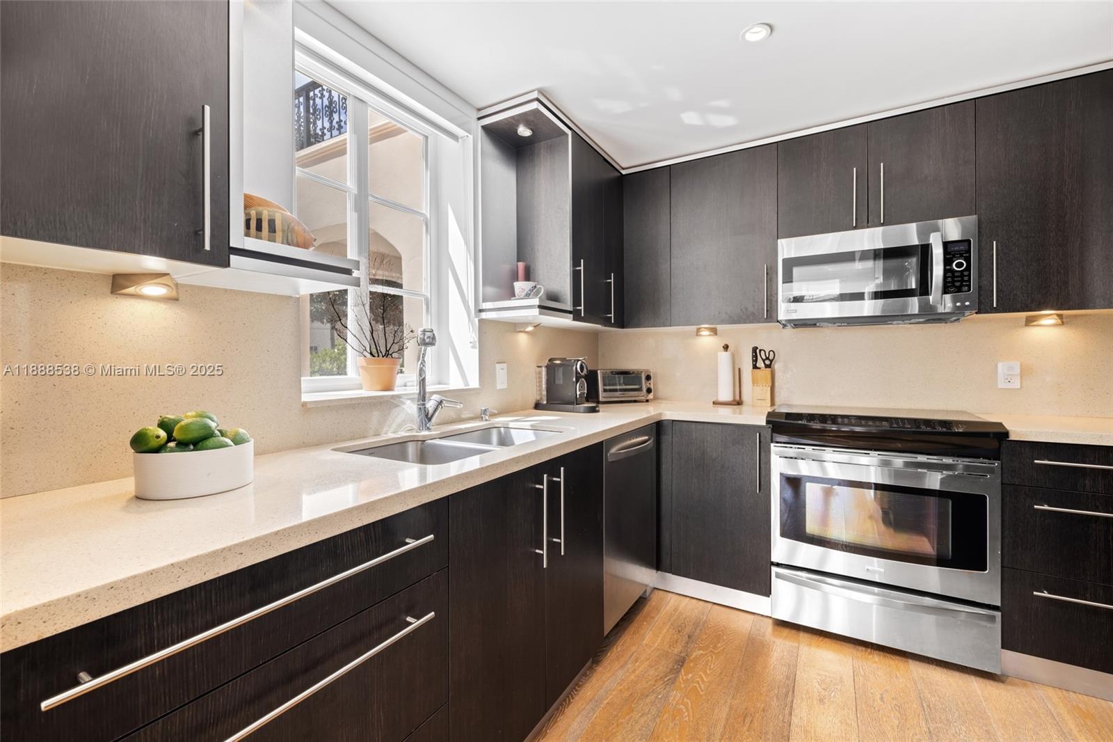 SEASIDE CONDO - Residential