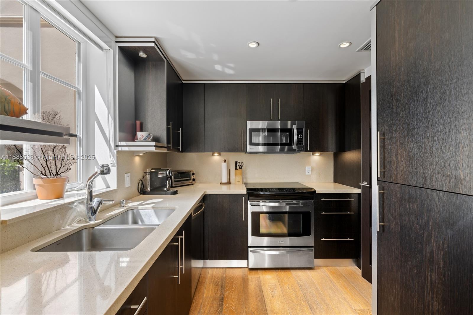 SEASIDE CONDO - Residential