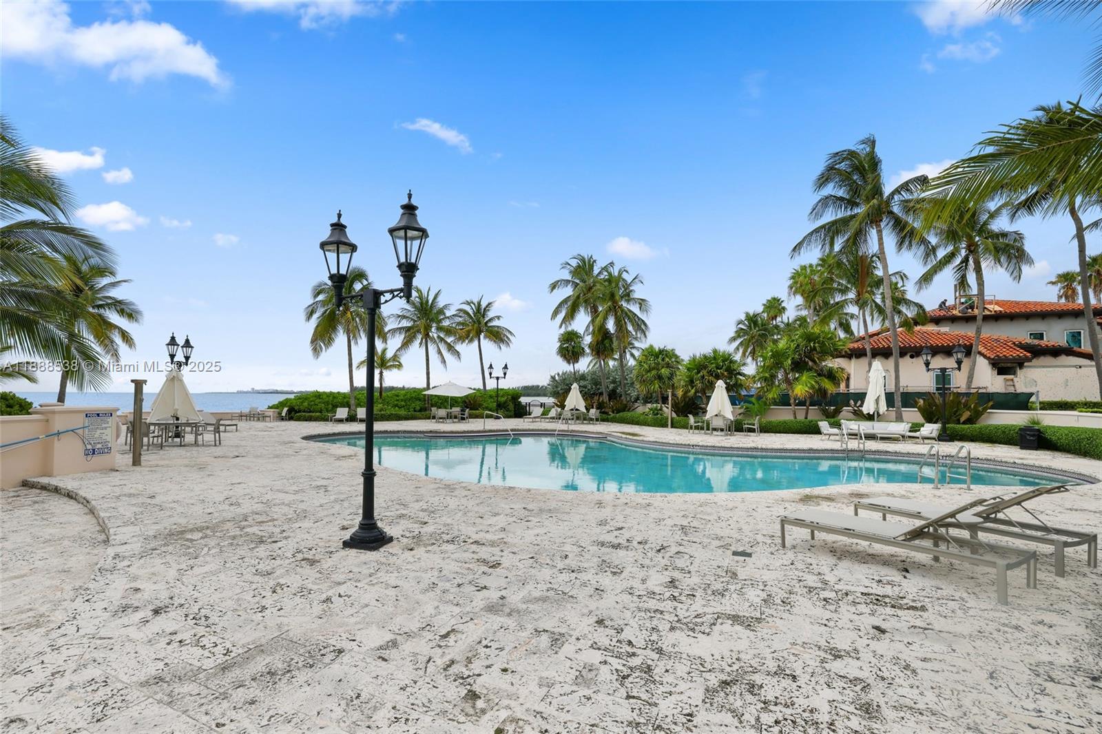 SEASIDE CONDO - Residential
