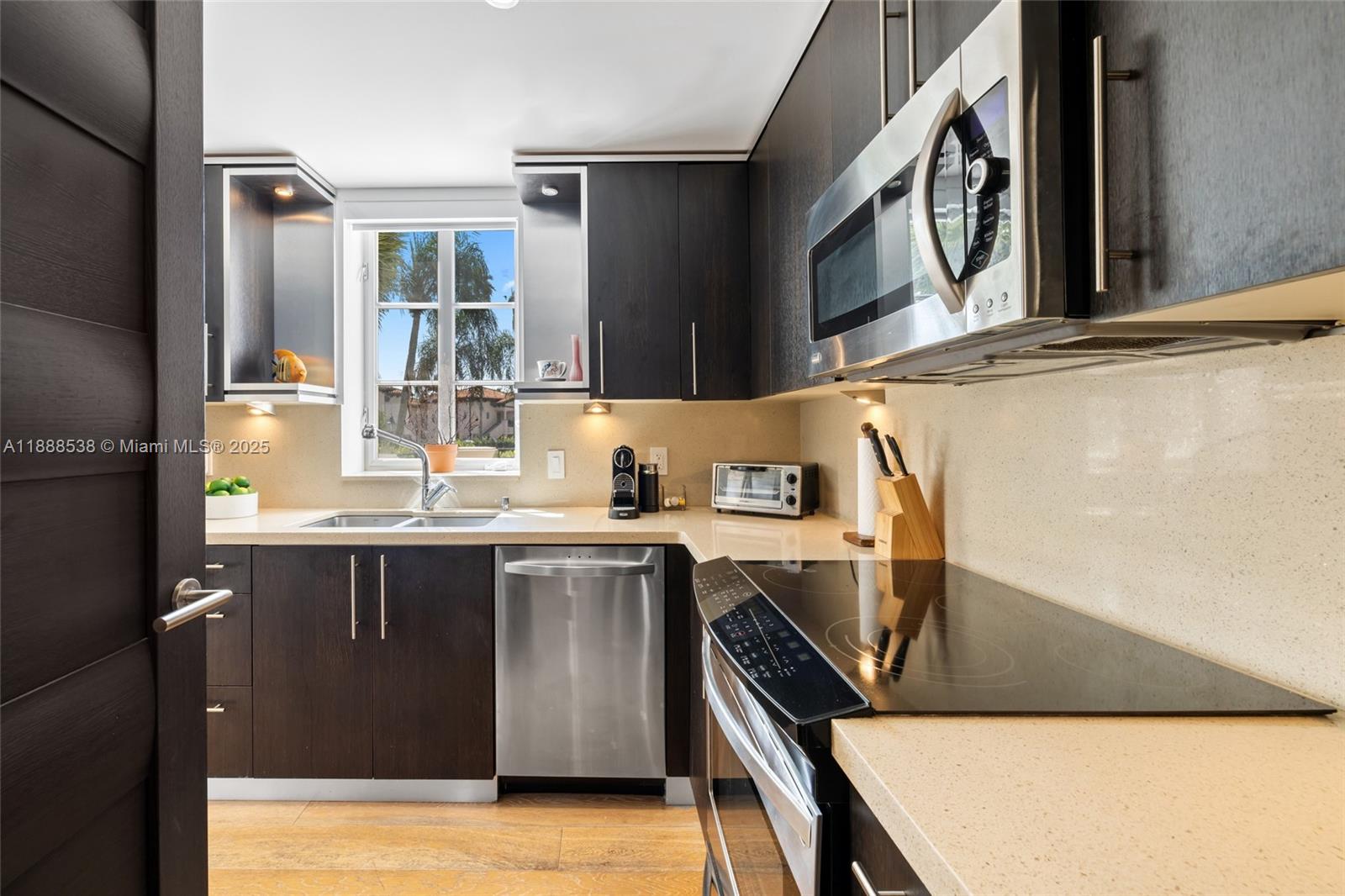 SEASIDE CONDO - Residential