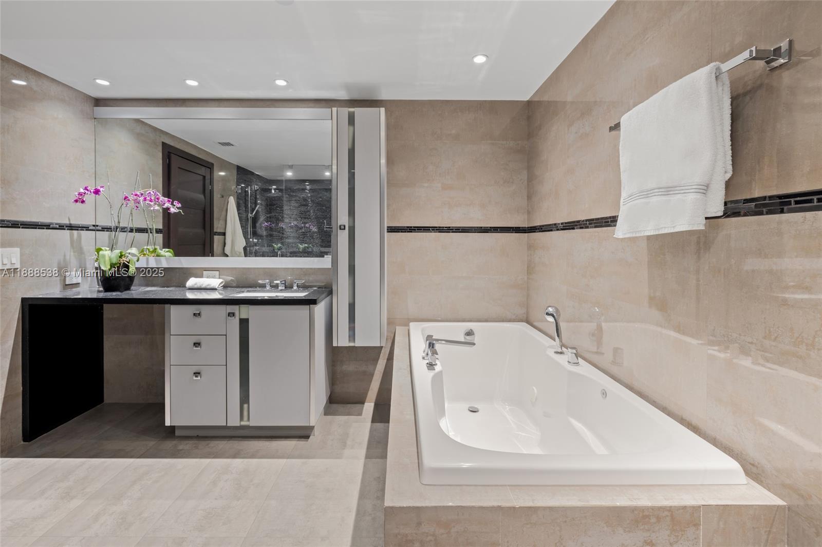 SEASIDE CONDO - Residential