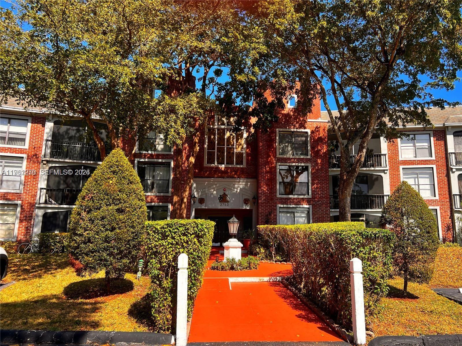FOR SALE! BEAUTIFUL 2BR/2BA CORNER UNIT - ALL AGES WELCOME - MOVE-IN READY. PRIME LOCATION INSIDE THE COMPLEX,  DIRECTLY IN FRONT OF THE CLUBHOUSE. UNIT IS IN EXCELLENT CONDITION, NEW DISHWASHER AND MICROWAVE. ENJOY AMAZING AMENITIES INCLUDING POOL, GYM, TENNIS & PICKLEBALL COURTS. ASSOCIATION HAS REQUIREMENTS. MOTIVATED SELLER - DON’T MISS THIS ONE!