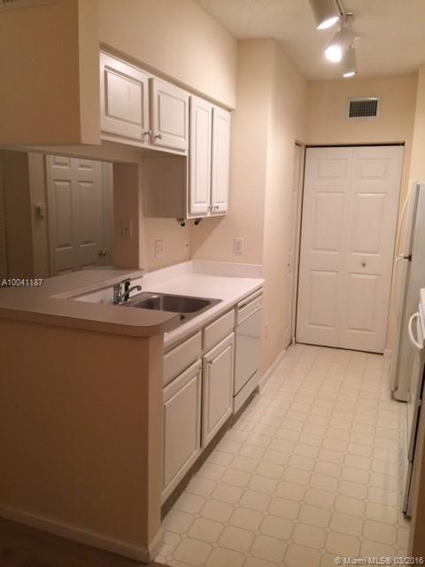 PALMS POINT CONDO - Residential Lease