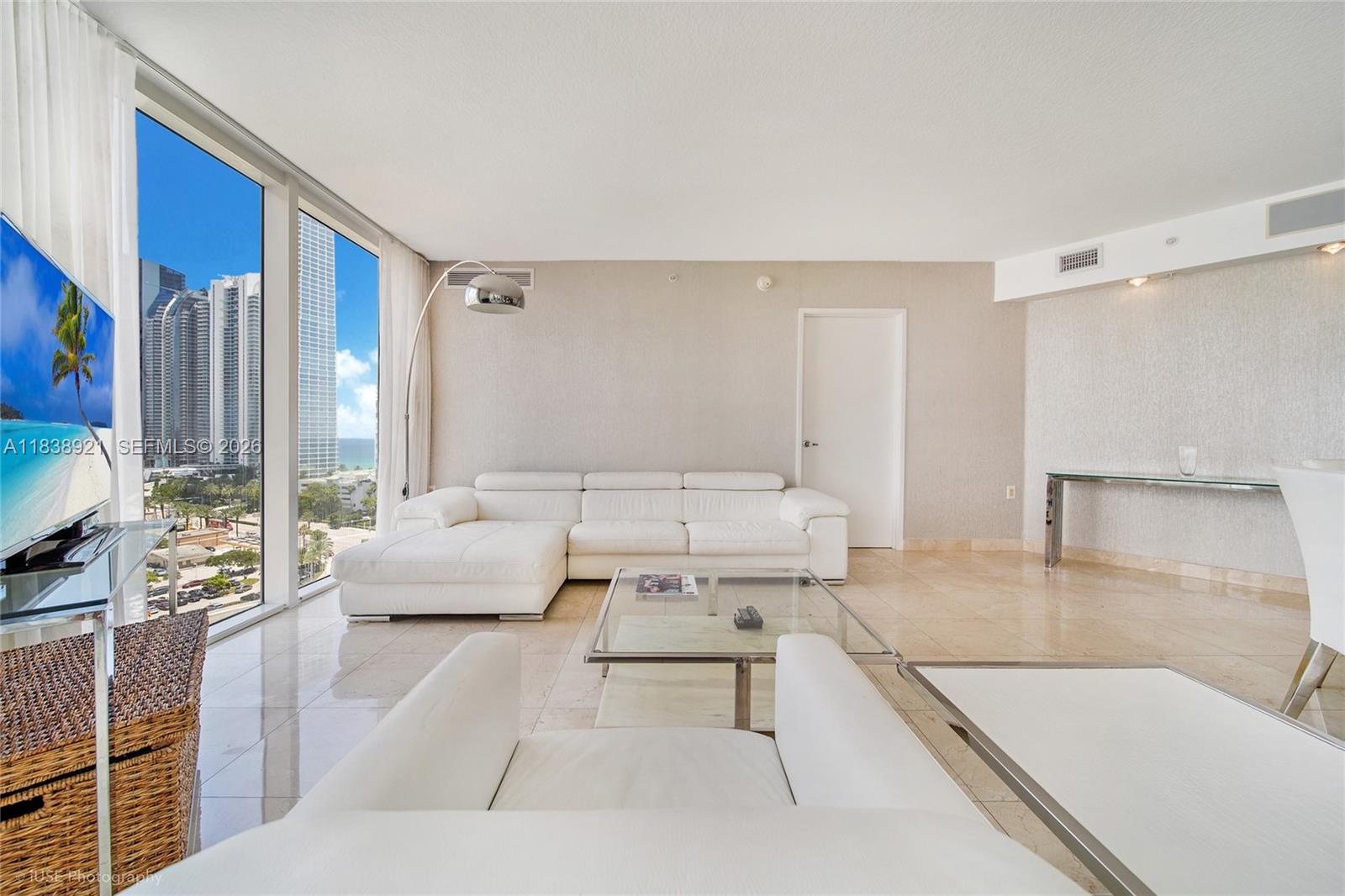 ST TROPEZ ON THE BAY 1 CO - Residential Lease