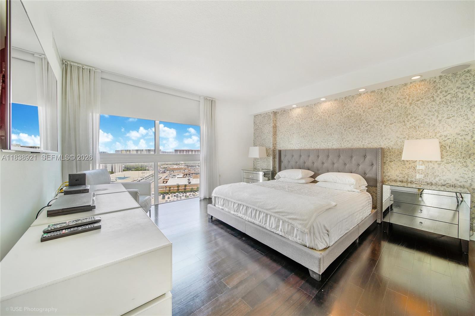 ST TROPEZ ON THE BAY 1 CO - Residential Lease